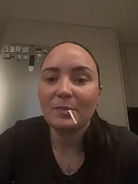 Snapshot of Orgasmille chatting on March 3, 9:22 am Orgasmille online show from March 3, 9:22 am