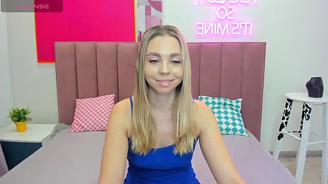 Snapshot of TessaAdorable chatting on November 9, 1:26 am TessaAdorable online show from November 9, 1:26 am