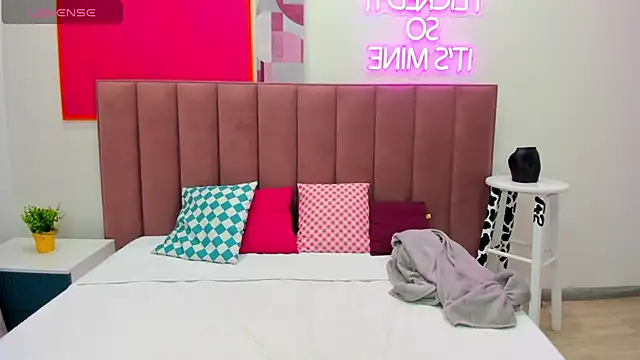 Snapshot of TessaAdorable chatting on November 16, 1:22 am TessaAdorable online show from November 16, 1:22 am