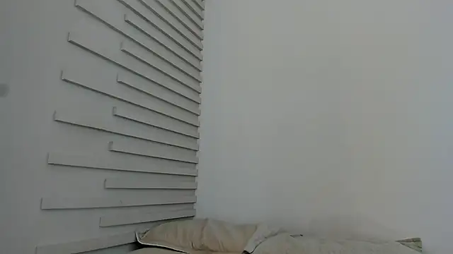 Lia Guzman online show from February 23, 2:57 pm