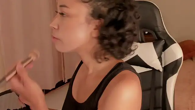 leahaltomm online show from March 7, 5:38 pm