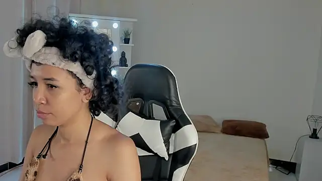 leahaltomm online show from March 14, 6:29 pm