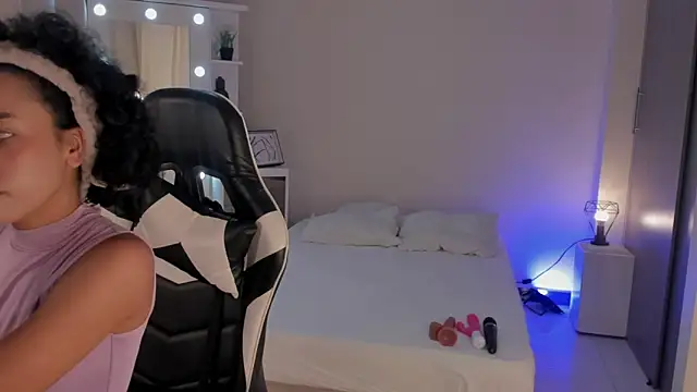 leahaltomm online show from March 20, 7:46 pm