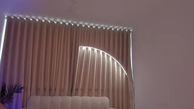 leahaltomm online show from September 21, 7:59 pm