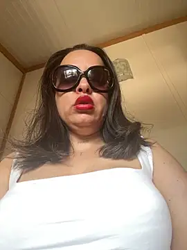 Snapshot of laarti chatting on September 11, 10:15 am laarti online show from September 11, 10:15 am