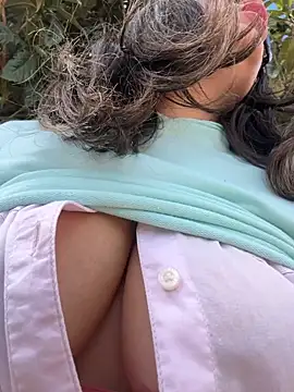 Snapshot of laarti chatting on September 23, 12:52 pm laarti online show from September 23, 12:52 pm