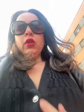 Snapshot of laarti chatting on September 24, 6:28 am laarti online show from September 24, 6:28 am