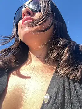 Snapshot of laarti chatting on October 2, 12:45 pm laarti online show from October 2, 12:45 pm