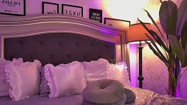 Snapshot of Amber_Luna chatting on September 28, 5:24 am Amber Luna online show from September 28, 5:24 am