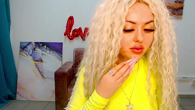 MissisCaty online show from February 9, 10:43 pm