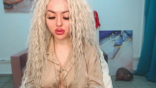 MissisCaty online show from February 10, 7:49 pm