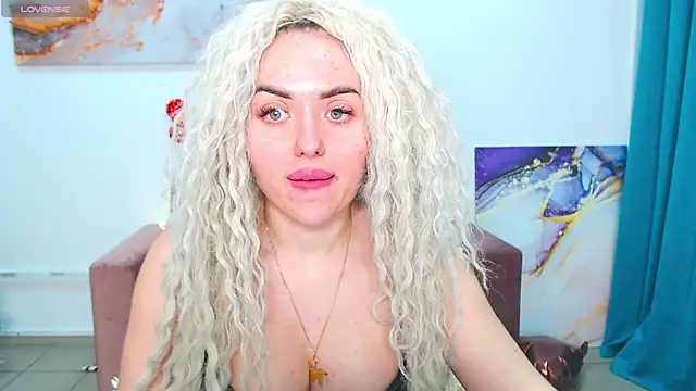 MissisCaty online show from February 25, 7:36 pm