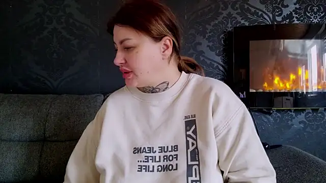 CannabisQueenn online show from March 17, 8:29 am