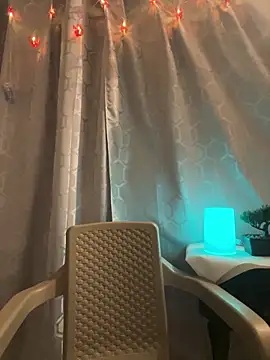 Snapshot of JamesCr_ chatting on February 14, 12:51 am JamesCr online show from February 14, 12:51 am