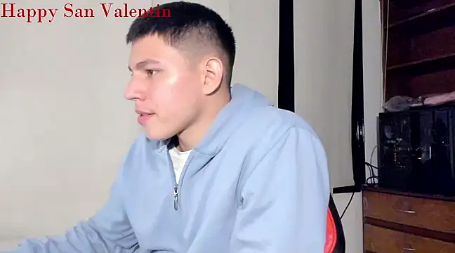 Snapshot of JamesCr_ chatting on February 14, 4:15 am JamesCr online show from February 14, 4:15 am