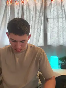 Snapshot of JamesCr_ chatting on February 18, 1:22 pm JamesCr online show from February 18, 1:22 pm