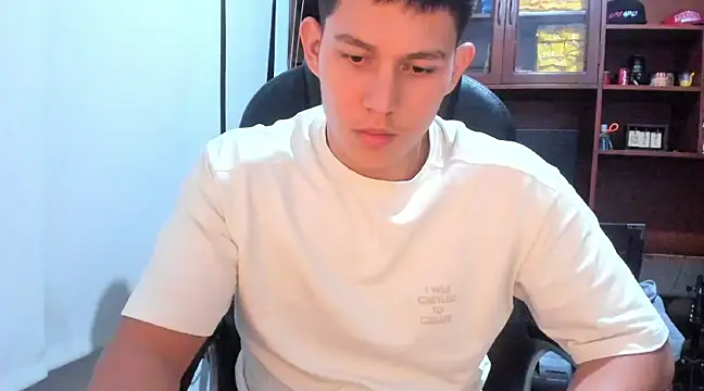 Snapshot of JamesCr_ chatting on February 23, 12:51 am JamesCr online show from February 23, 12:51 am