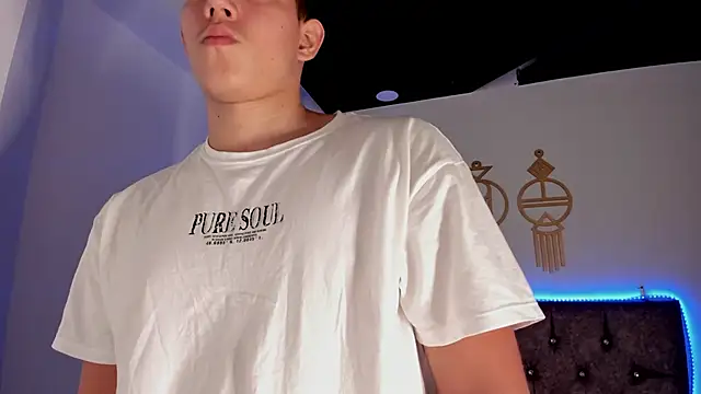 Snapshot of JamesCr_ chatting on February 26, 3:32 am JamesCr online show from February 26, 3:32 am