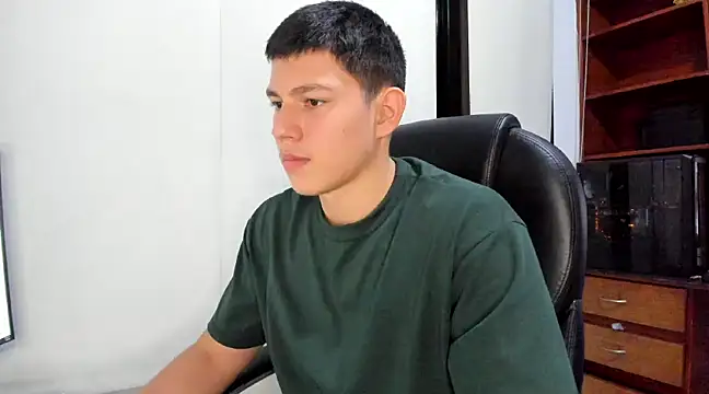 Snapshot of JamesCr_ chatting on March 1, 10:53 pm JamesCr online show from March 1, 10:53 pm