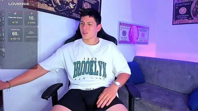 Snapshot of JamesCr_ chatting on March 10, 8:23 pm JamesCr online show from March 10, 8:23 pm