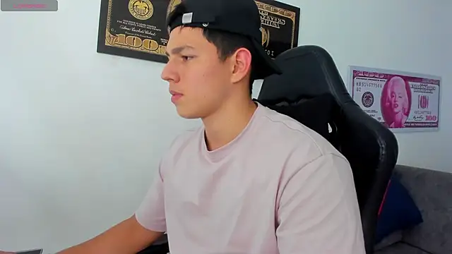 Snapshot of JamesCr_ chatting on March 15, 7:48 pm JamesCr online show from March 15, 7:48 pm