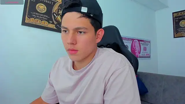 Snapshot of JamesCr_ chatting on March 15, 10:55 pm JamesCr online show from March 15, 10:55 pm