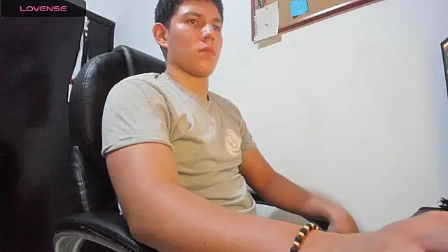 Snapshot of JamesCr_ chatting on March 18, 9:42 am JamesCr online show from March 18, 9:42 am