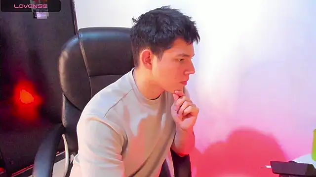 Snapshot of JamesCr_ chatting on March 22, 4:45 am JamesCr online show from March 22, 4:45 am