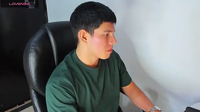 Snapshot of JamesCr_ chatting on March 23, 8:15 am JamesCr online show from March 23, 8:15 am