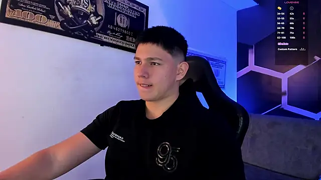 Snapshot of JamesCr_ chatting on September 9, 2:55 am JamesCr online show from September 9, 2:55 am