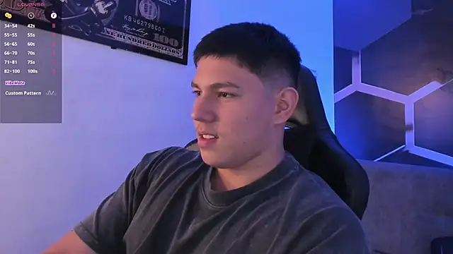 Snapshot of JamesCr_ chatting on September 12, 2:55 am JamesCr online show from September 12, 2:55 am