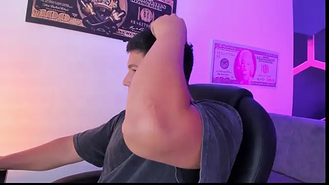 Snapshot of JamesCr_ chatting on September 28, 3:01 am JamesCr online show from September 28, 3:01 am