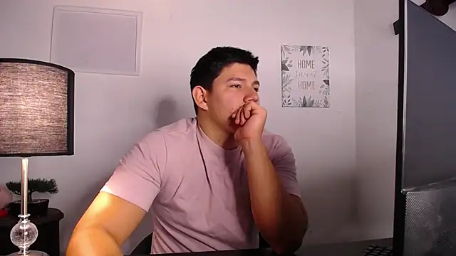 Snapshot of JamesCr_ chatting on October 7, 10:56 am JamesCr online show from October 7, 10:56 am