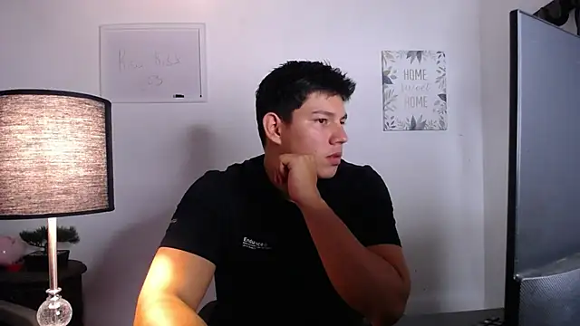 Snapshot of JamesCr_ chatting on October 14, 1:06 am JamesCr online show from October 14, 1:06 am