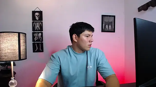 Snapshot of JamesCr_ chatting on October 21, 2:12 am JamesCr online show from October 21, 2:12 am