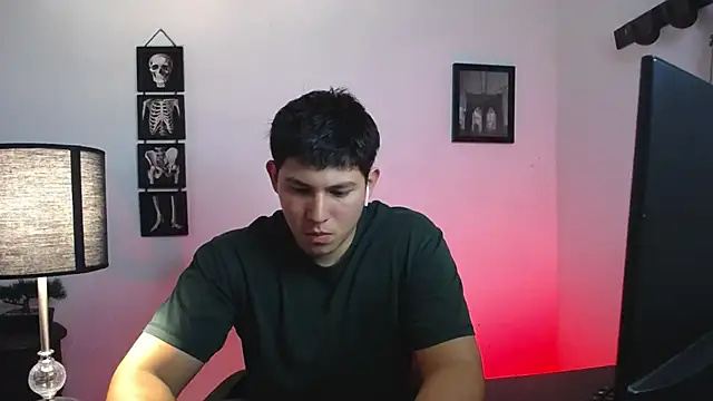 Snapshot of JamesCr_ chatting on October 22, 2:01 am JamesCr online show from October 22, 2:01 am