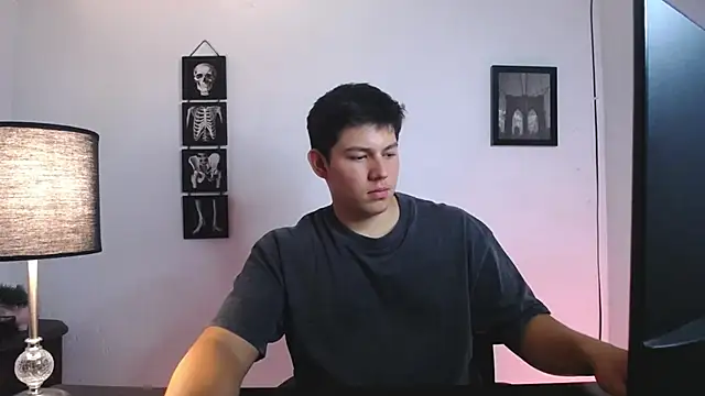 Snapshot of JamesCr_ chatting on October 24, 1:24 am JamesCr online show from October 24, 1:24 am