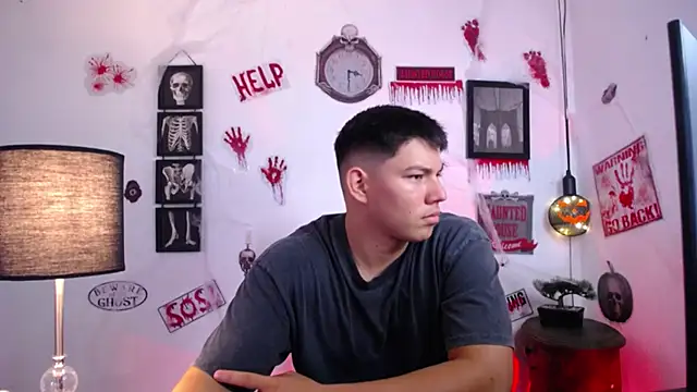 Snapshot of JamesCr_ chatting on October 27, 12:20 pm JamesCr online show from October 27, 12:20 pm