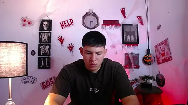 Snapshot of JamesCr_ chatting on October 30, 10:16 am JamesCr online show from October 30, 10:16 am