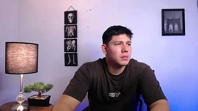 Snapshot of JamesCr_ chatting on November 9, 1:15 am JamesCr online show from November 9, 1:15 am