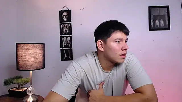 Snapshot of JamesCr_ chatting on November 14, 10:51 pm JamesCr online show from November 14, 10:51 pm