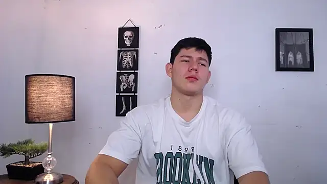 Snapshot of JamesCr_ chatting on November 20, 4:29 pm JamesCr online show from November 20, 4:29 pm