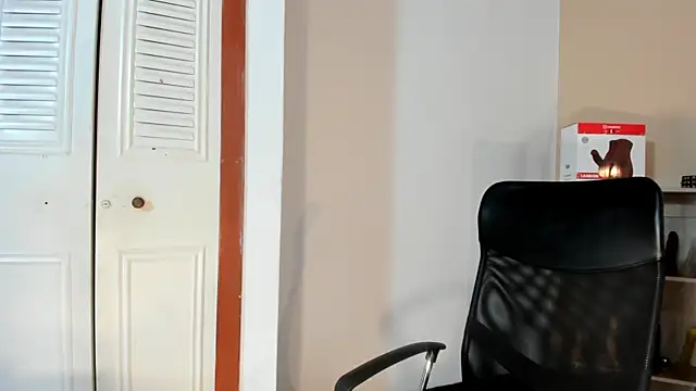 Snapshot of Violetta_0 chatting on September 18, 2:41 pm Violetta 0 online show from September 18, 2:41 pm