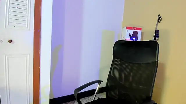 Snapshot of Violetta_0 chatting on September 23, 1:47 pm Violetta 0 online show from September 23, 1:47 pm