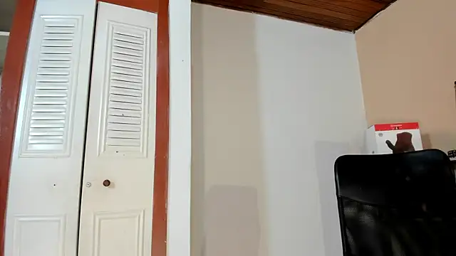 Snapshot of Violetta_0 chatting on October 17, 12:30 pm Violetta 0 online show from October 17, 12:30 pm