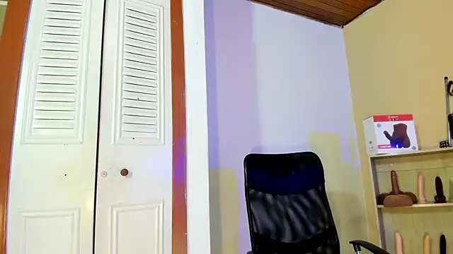 Snapshot of Violetta_0 chatting on October 22, 1:00 pm Violetta 0 online show from October 22, 1:00 pm