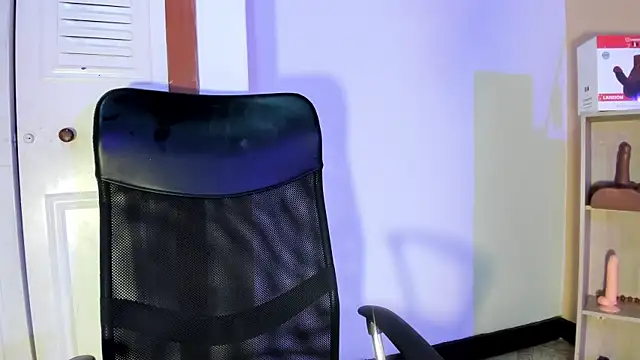 Snapshot of Violetta_0 chatting on November 7, 2:17 pm Violetta 0 online show from November 7, 2:17 pm