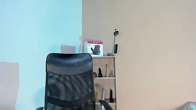 Snapshot of Violetta_0 chatting on November 11, 1:44 pm Violetta 0 online show from November 11, 1:44 pm