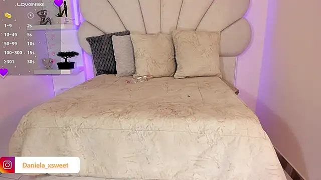 Snapshot of Danielaangelina chatting on October 6, 5:38 am Danielaangelina online show from October 6, 5:38 am