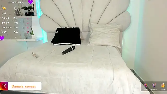 Snapshot of Danielaangelina chatting on October 17, 7:44 am Danielaangelina online show from October 17, 7:44 am